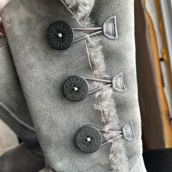UGG Bailey Button Triplet Shearling Boots - Women’s size 6 - Picture 11 of 14